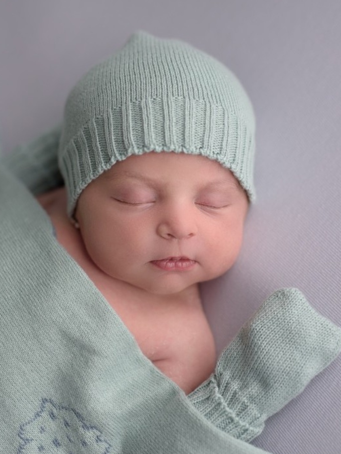 Gorro, calcetines y manoplas para el recién nacido: ¿son imprescindibles?  Una pediatra responde