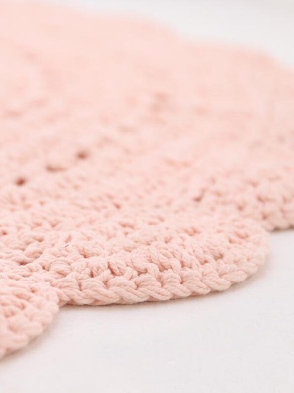 alfombra-infantil-crochet-rosa-nude-maminess