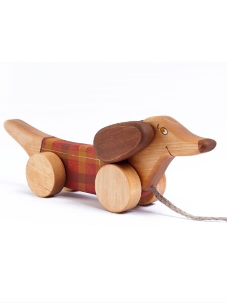 juguete-sostenible-perro-teckel-madera-maminess