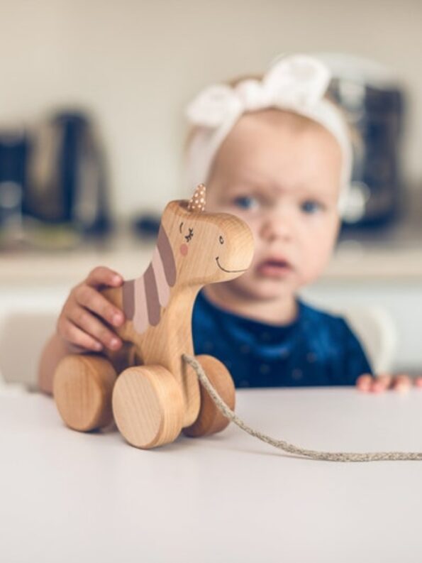 juguete-sostenible-unicornio-madera-maminess-4
