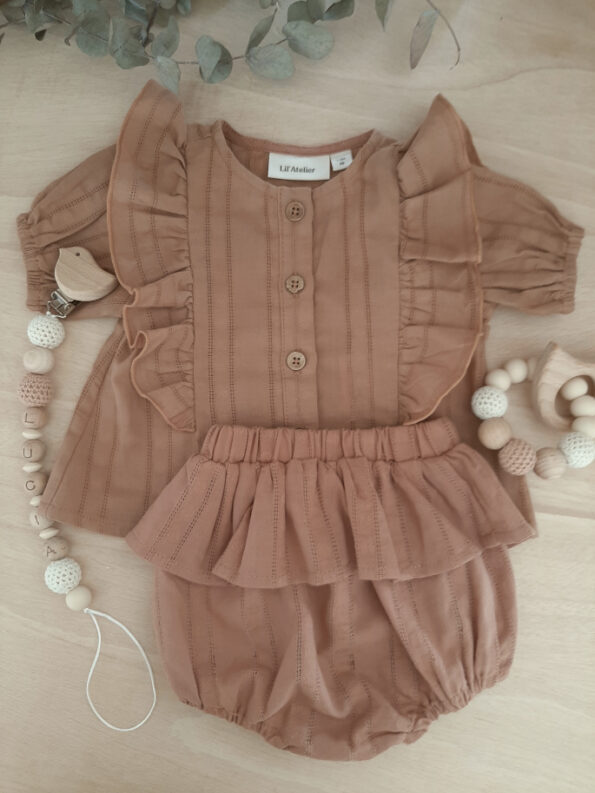 conjunto-bebe-organico-volantes-mocca