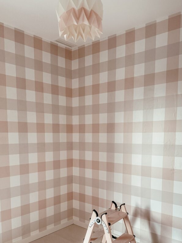 papel-pintado-infantil-vichy-rosa-beige-4
