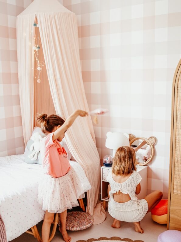 papel-pintado-infantil-vichy-rosa-beige