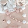 pack-regalo-bebe-chupetero-crochet-personalizado-muselina-flores-moca