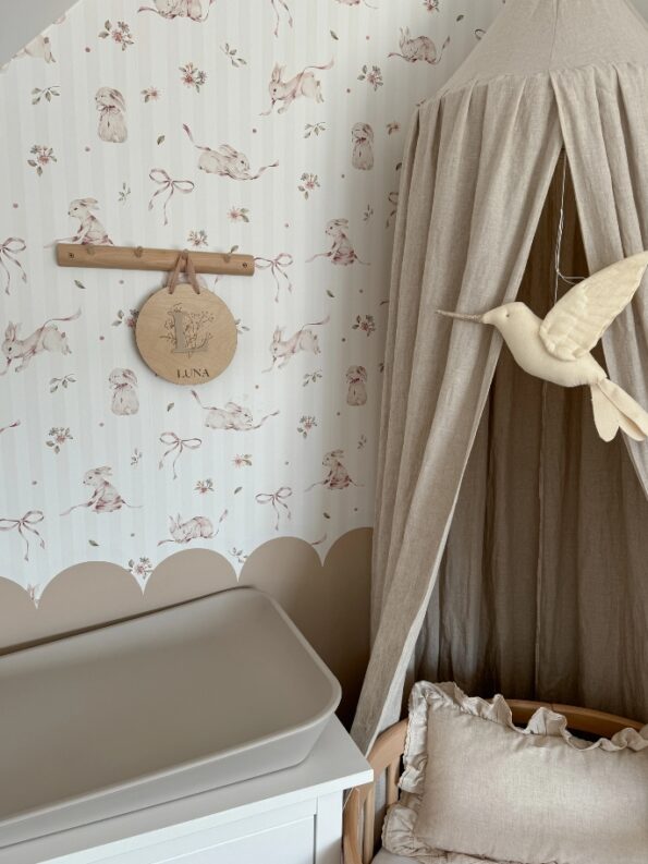 papel-pintado-infantil-rabbits-pink-rayas-rosa-2