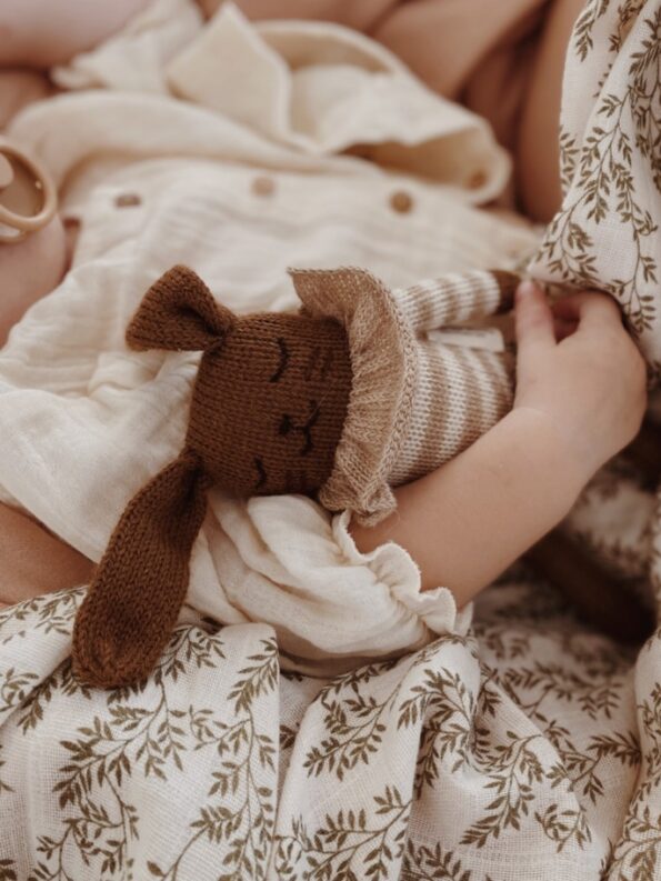 juguete-peluche-lana-sostenible-conejita-mila-7