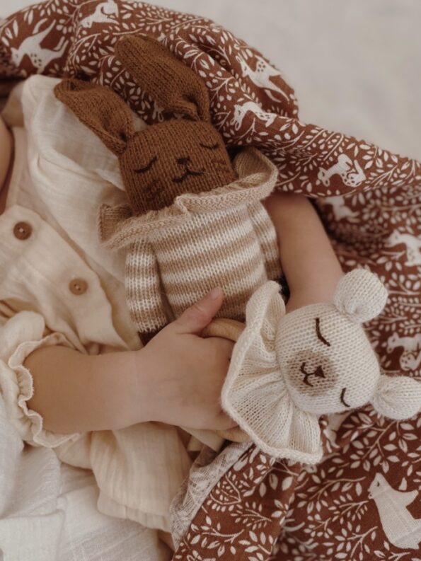 juguete-peluche-lana-sostenible-conejita-mila-8